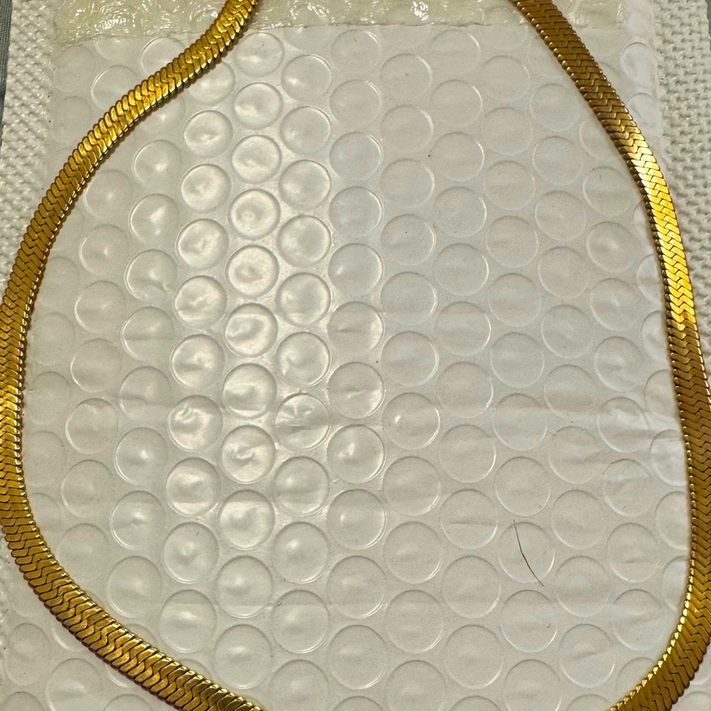 Elegant Gold Necklace
